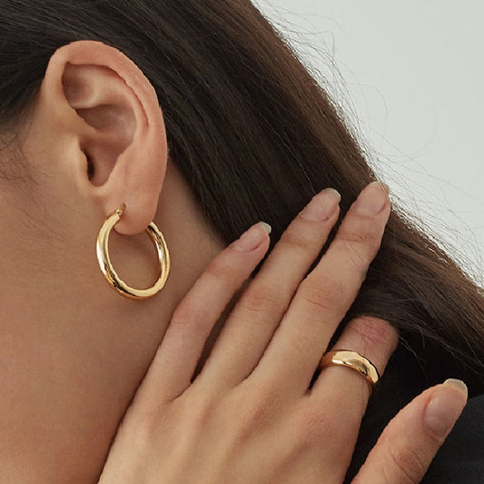 CLASSIC HOOP EARRINGS